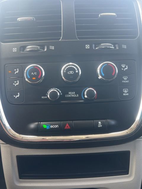 Used 2018 Dodge Grand Caravan SE w/ UConnect Hands-Free Group FWD image 16