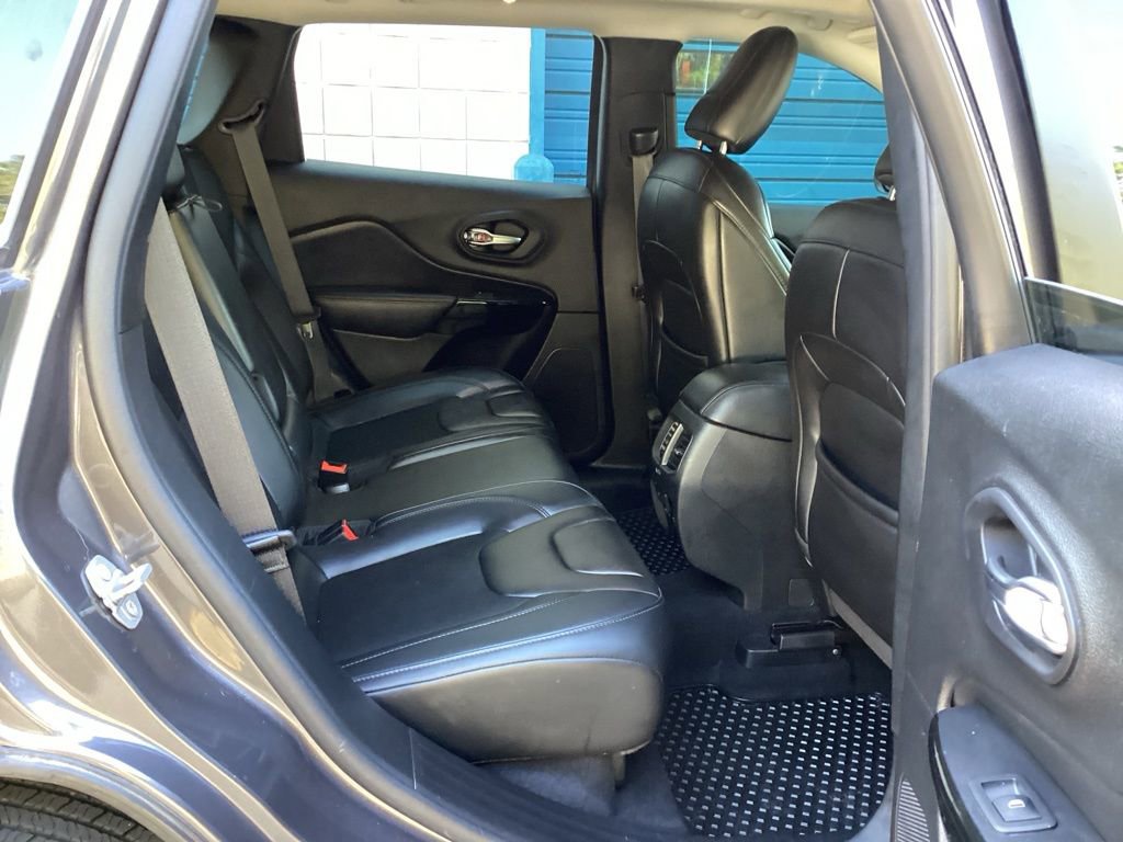 Used 2019 Jeep Cherokee Latitude Plus image 34