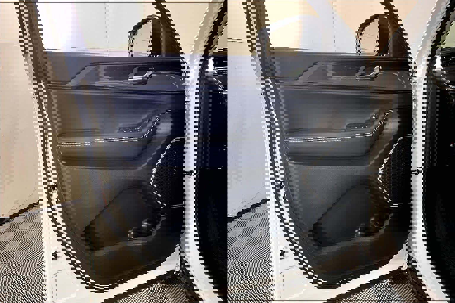 Used 2021 Jeep Grand Cherokee L Laredo w/ Luxury Tech Group I image 21