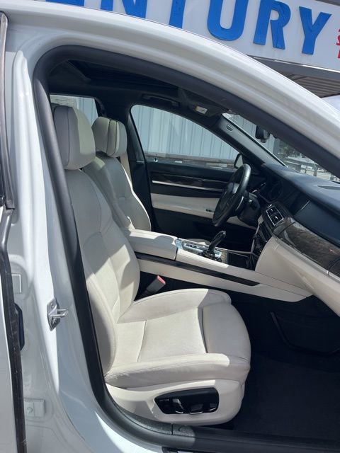 Used 2015 BMW 750i RWD image 30