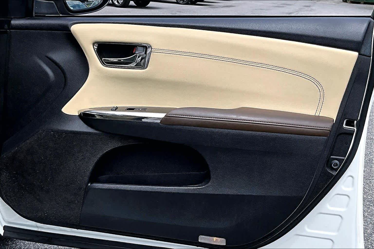 Used 2013 Toyota Avalon Limited w/ Technology Pkg FWD image 23
