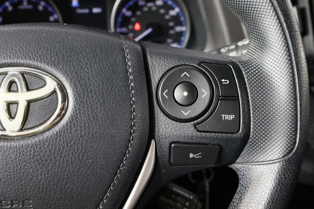 Used 2017 Toyota RAV4 LE FWD image 10