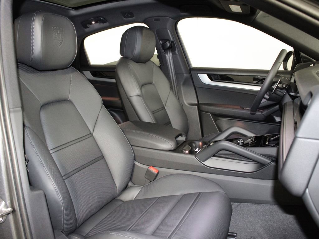 Certified 2026 Porsche Cayenne Coupe image 37