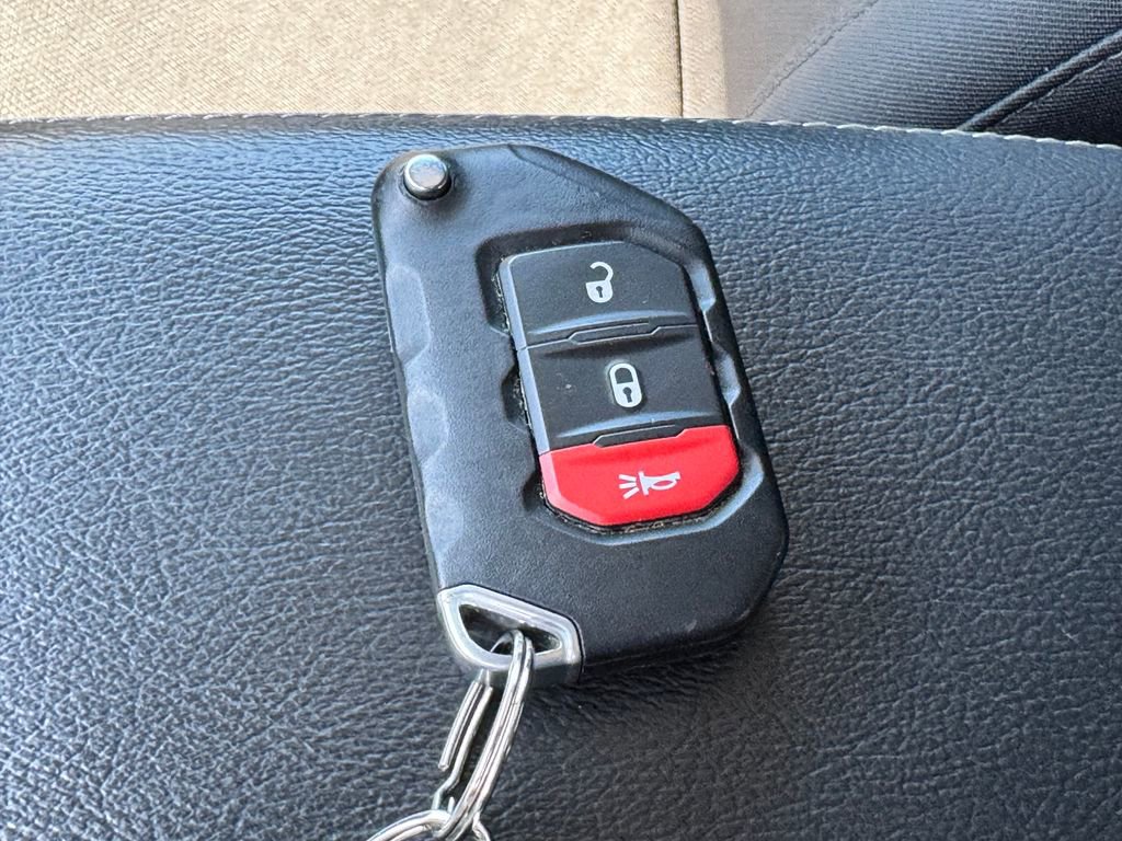Used 2022 Jeep Wrangler Unlimited Sahara AWD/4WD image 33