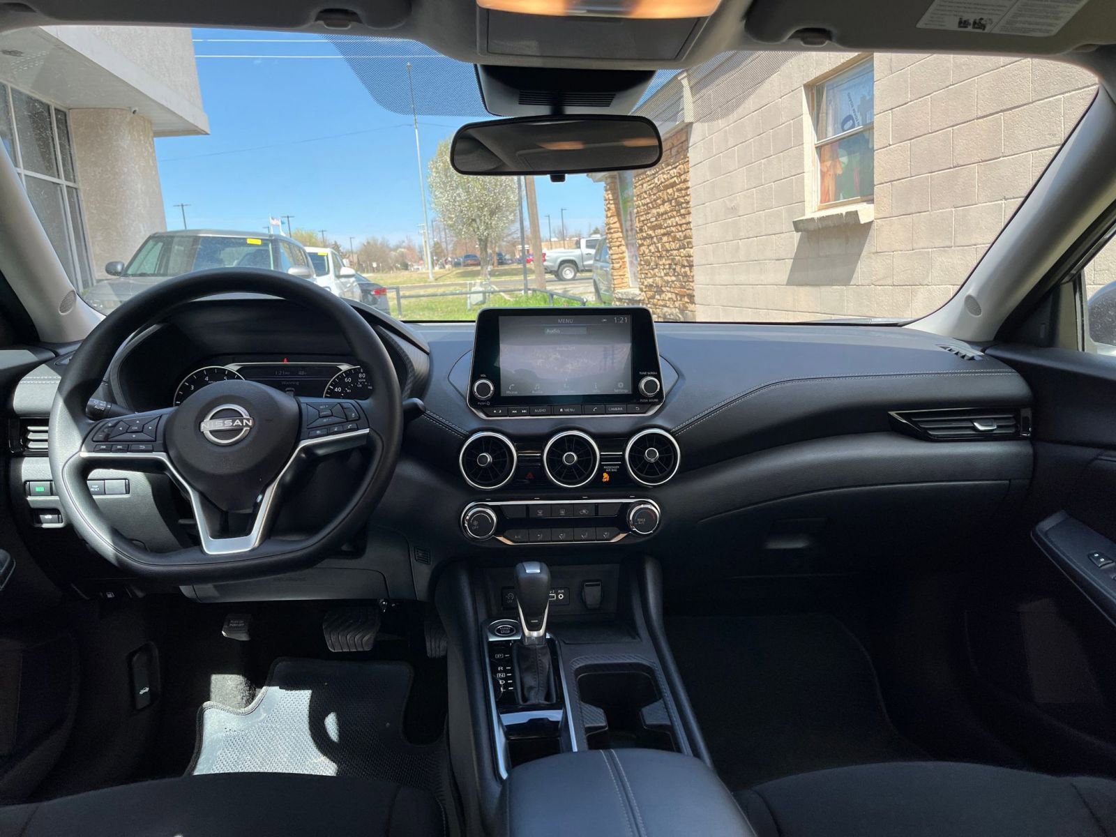 Used 2025 Nissan Sentra SV image 31