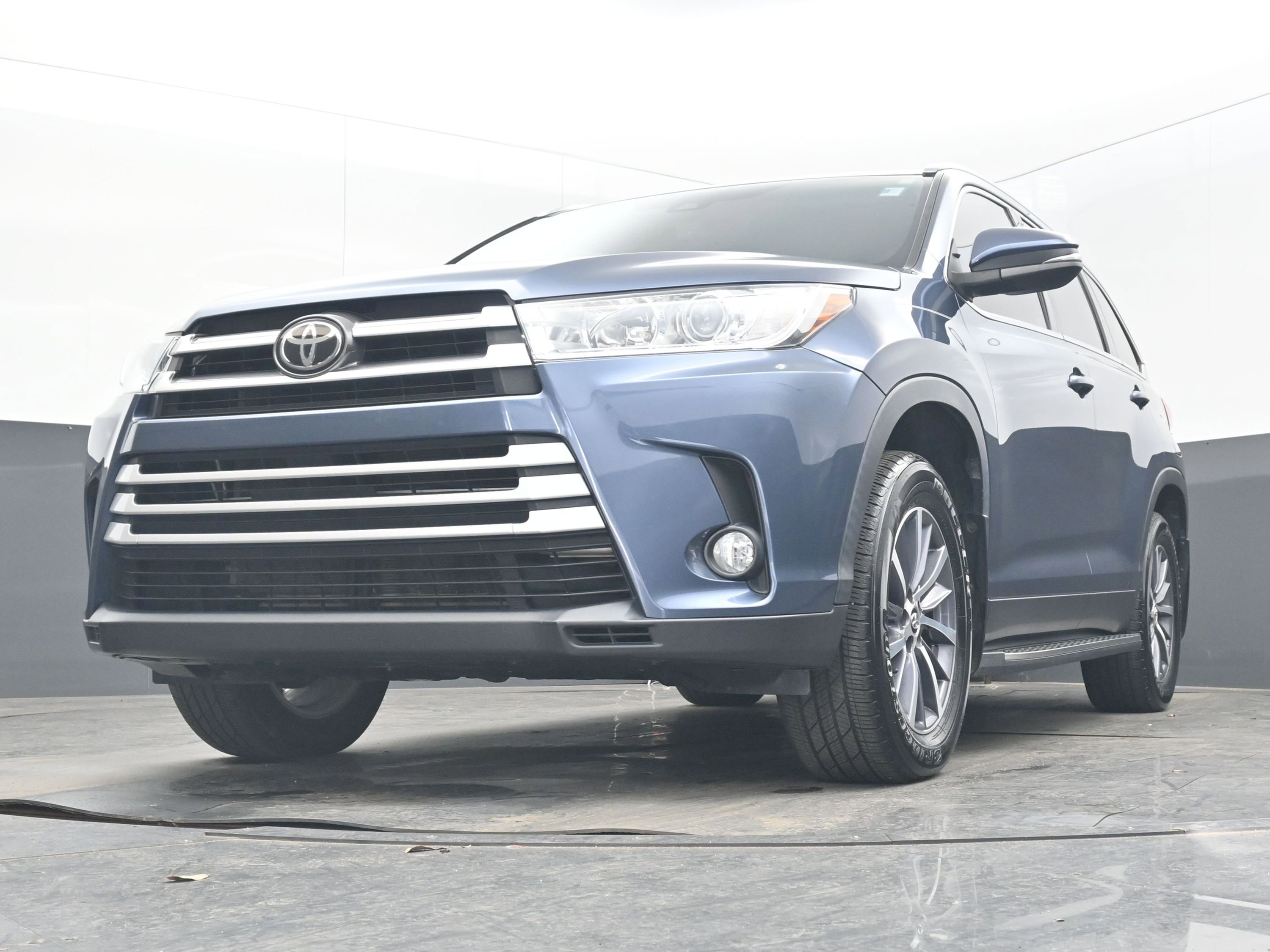 Used 2019 Toyota Highlander XLE image 11