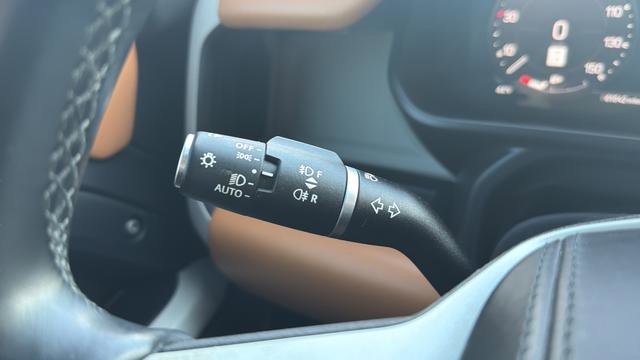 Used 2023 Land Rover Defender 130 SE image 18