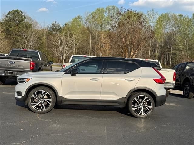 Used 2022 Volvo XC40 T4 R-Design w/ Protection Package Premier image 7