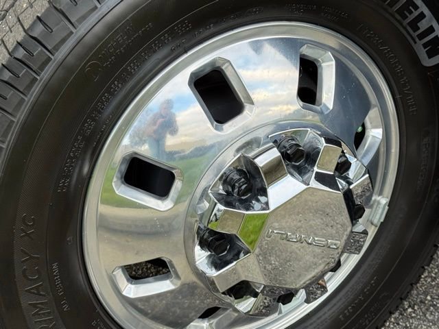 Used 2025 GMC Sierra 3500 Denali w/ Denali Reserve Package image 15