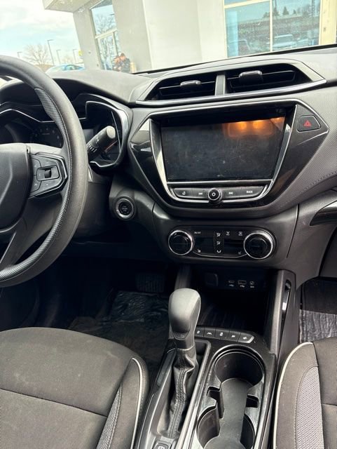 Used 2022 Chevrolet TrailBlazer LT w/ Convenience Package FWD image 11