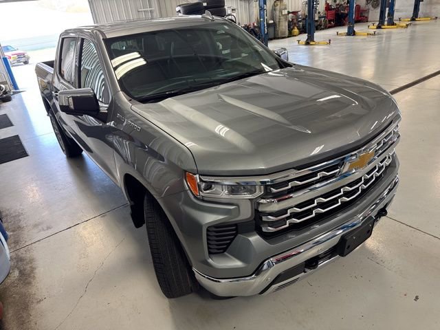 Used 2025 Chevrolet Silverado 1500 LTZ AWD/4WD image 43