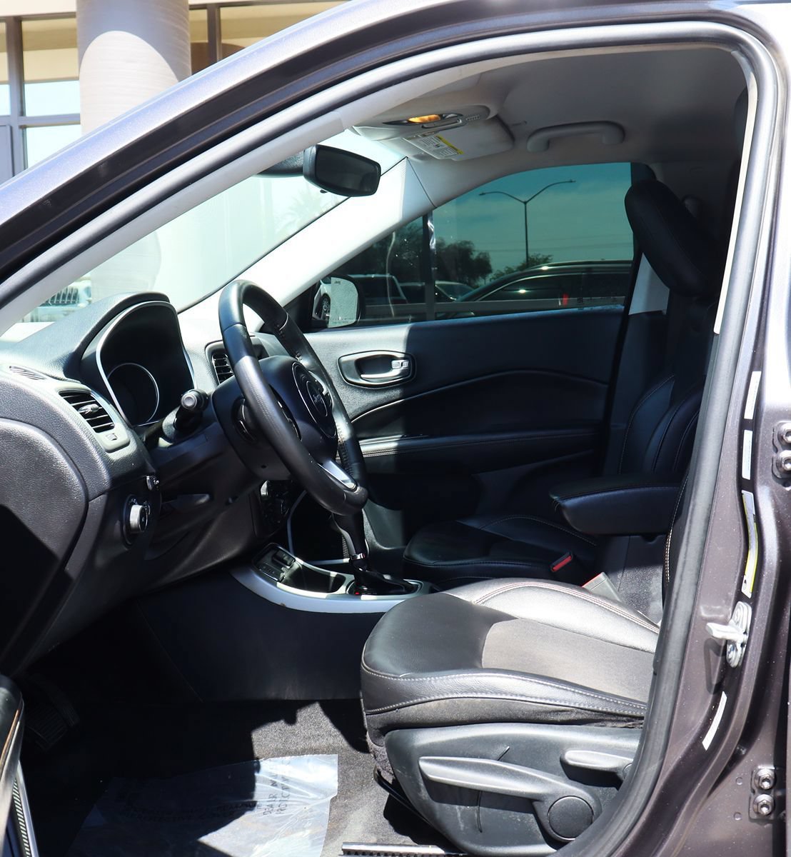 Used 2019 Jeep Compass Latitude FWD image 38
