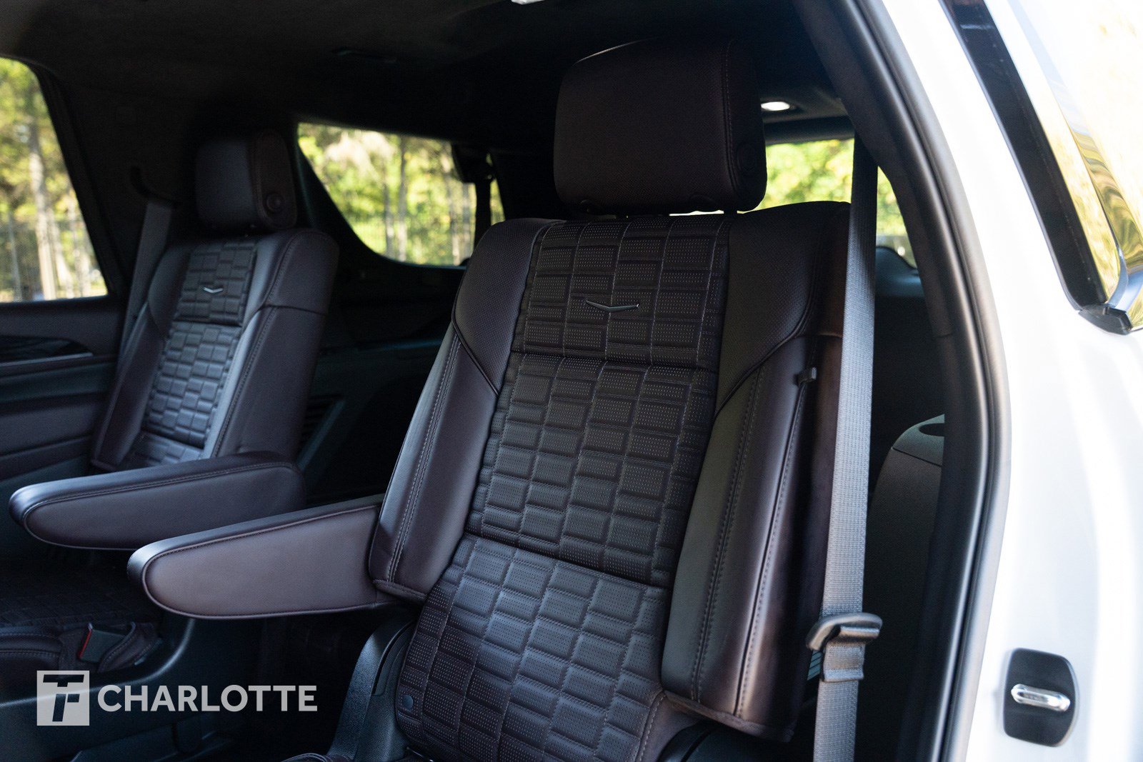 Used 2023 Cadillac Escalade V w/ LPO, ONYX Package image 30