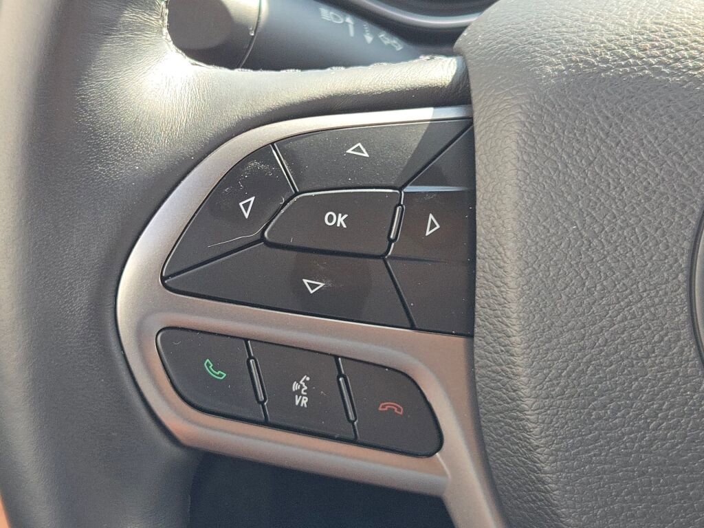 Used 2019 Jeep Cherokee Latitude Plus w/ Comfort/Convenience Group image 27