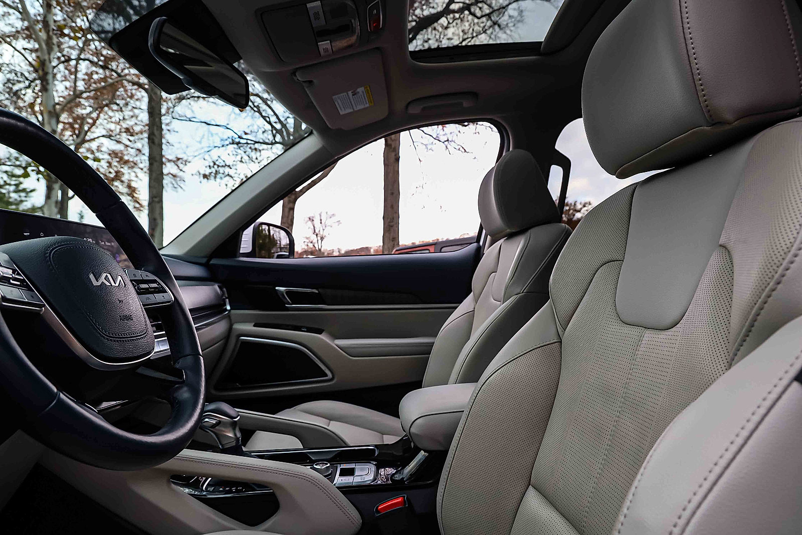 Used 2023 Kia Telluride EX w/ EX Captain's Chair Package image 8