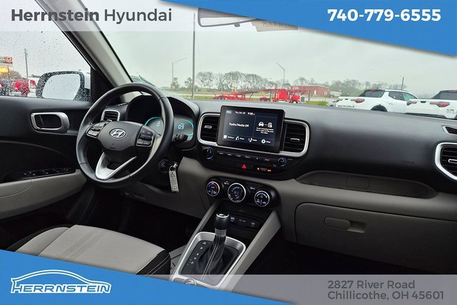 Used 2023 Hyundai Venue SEL image 26