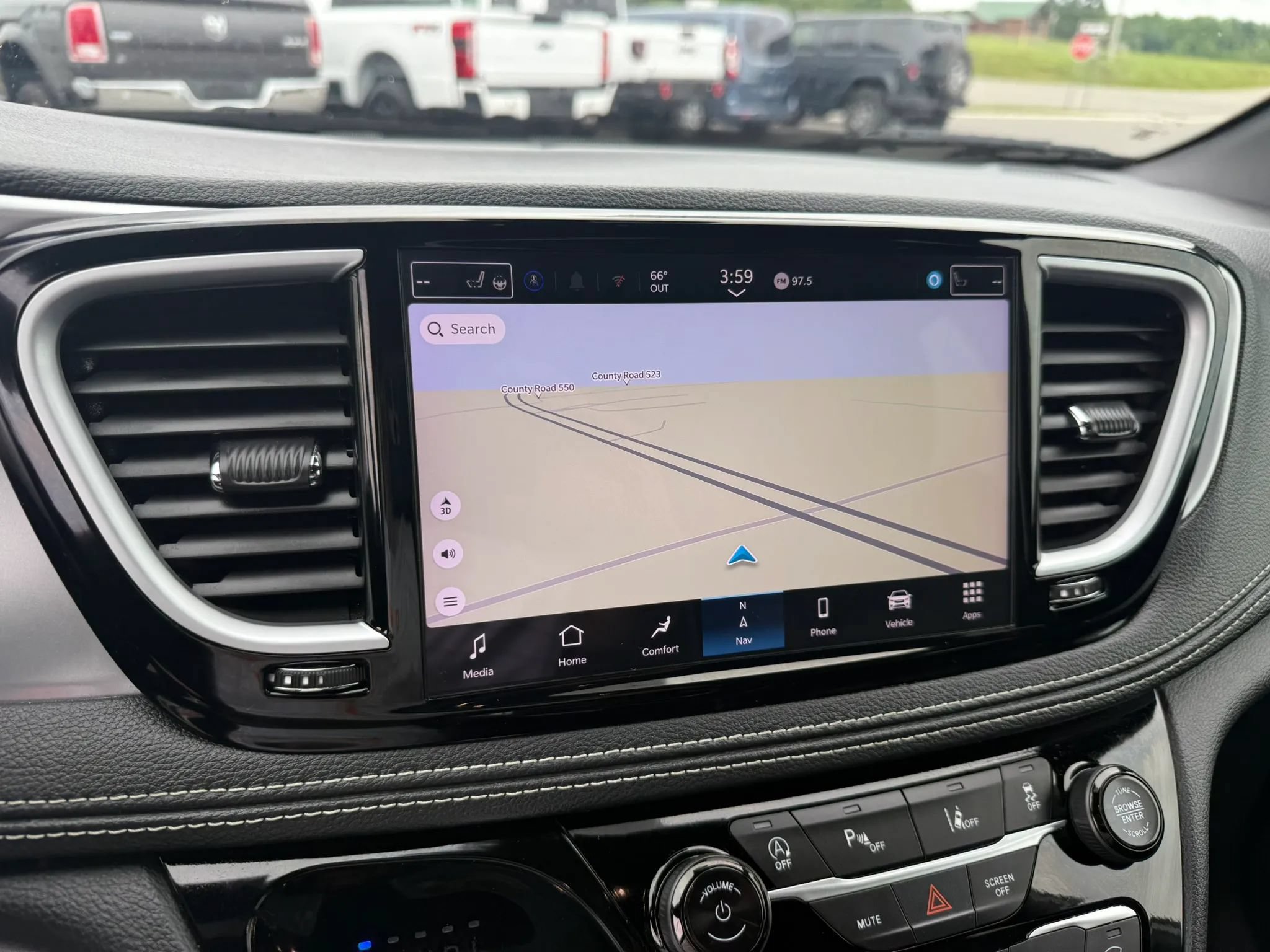Used 2025 Chrysler Pacifica Limited FWD image 10