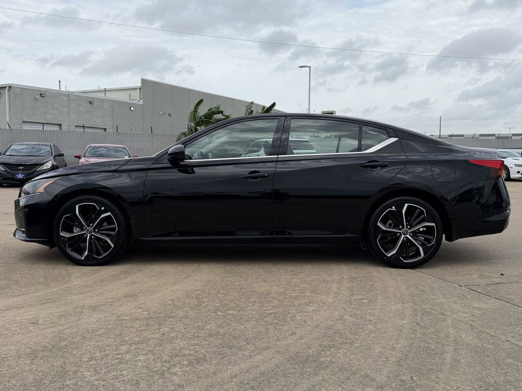 Used 2025 Nissan Altima 2.5 SR FWD image 6