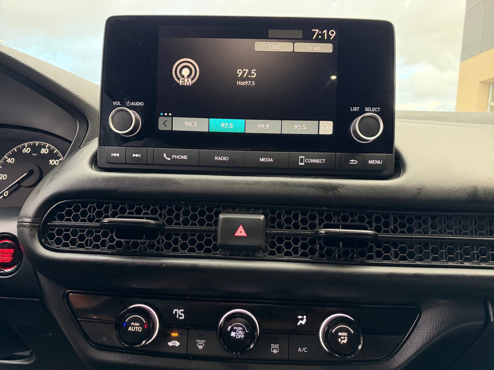 Used 2024 Honda HR-V LX image 28