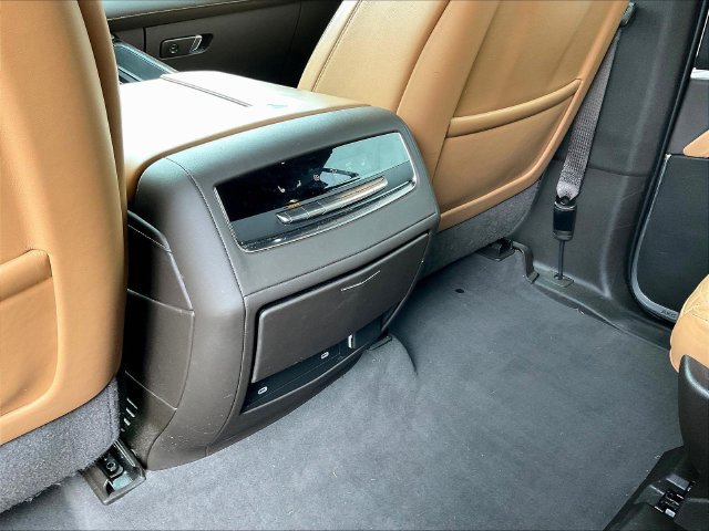 Used 2022 Cadillac Escalade Premium Luxury AWD/4WD image 12