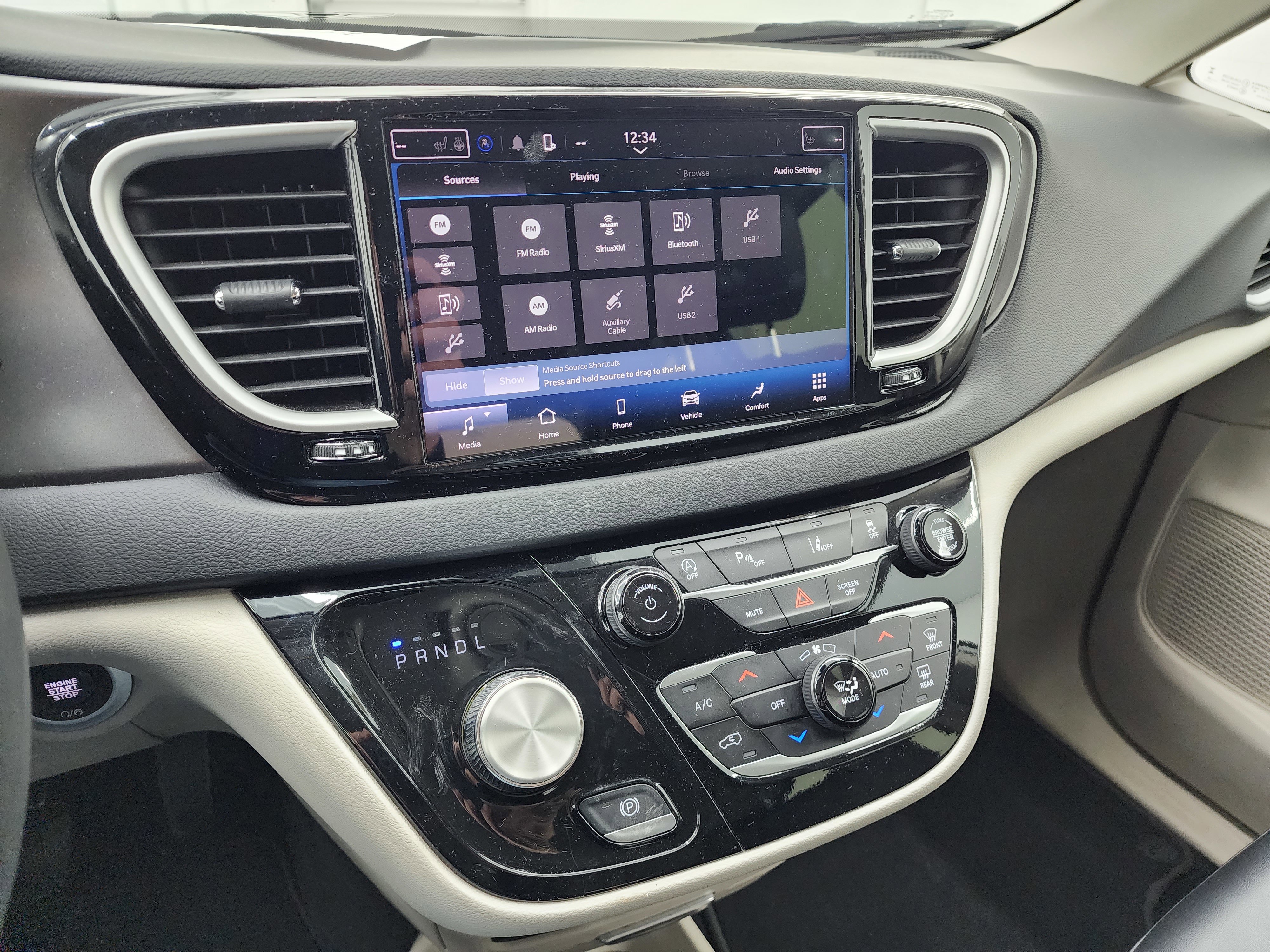 Used 2024 Chrysler Pacifica Touring-L image 12