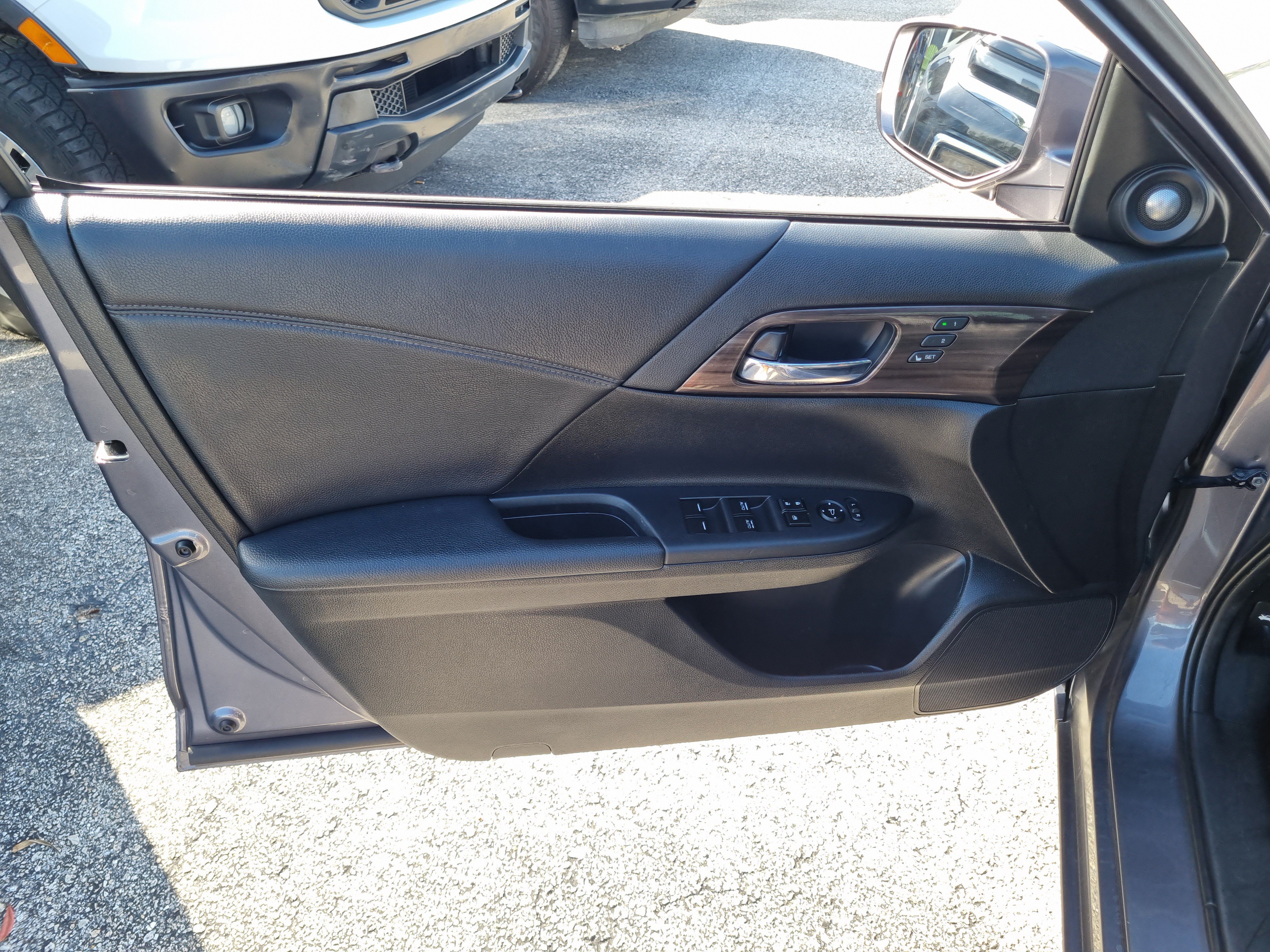 Used 2016 Honda Accord EX-L image 25