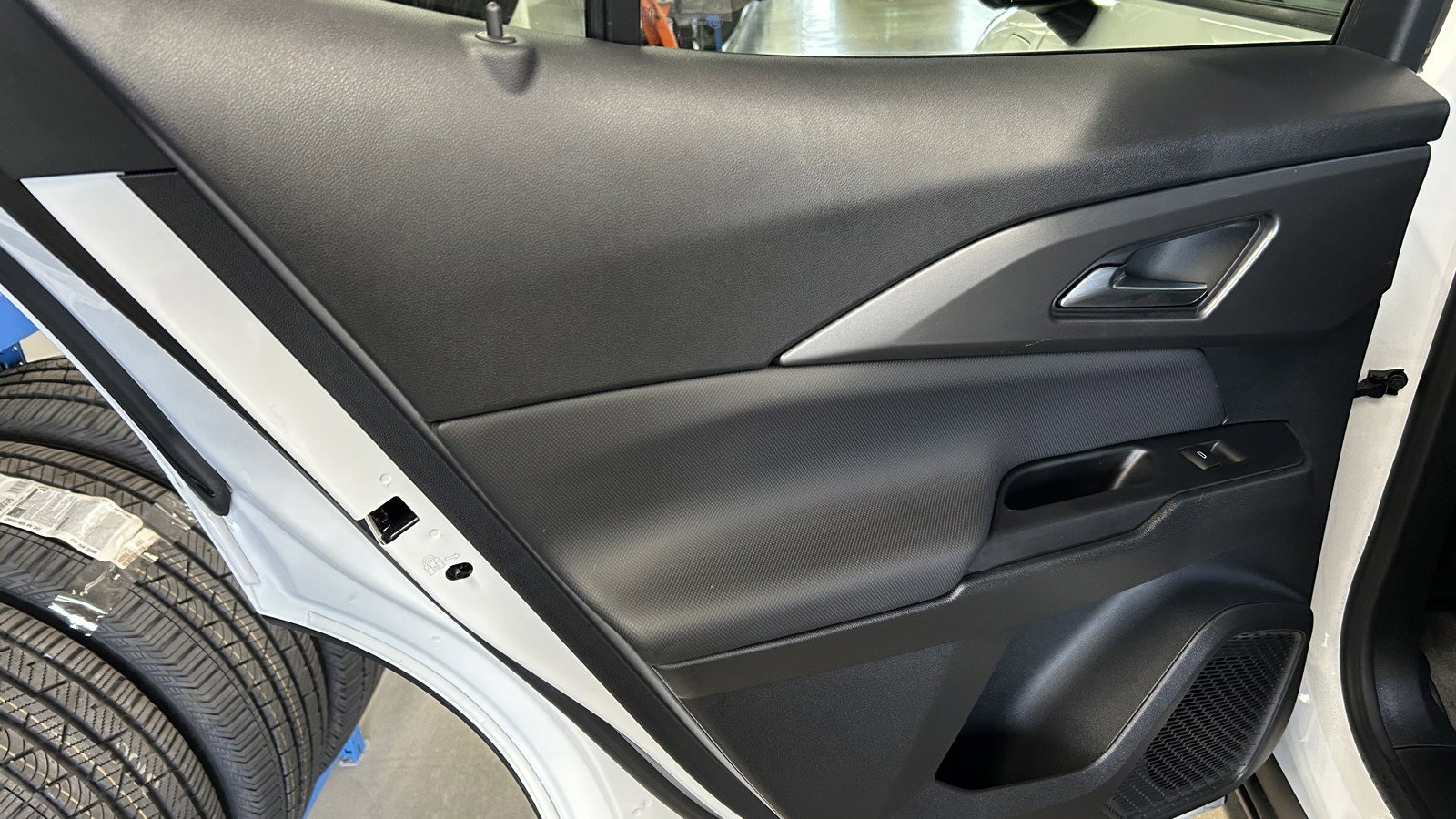 Used 2025 Chevrolet Equinox EV LT w/ Comfort Package image 11