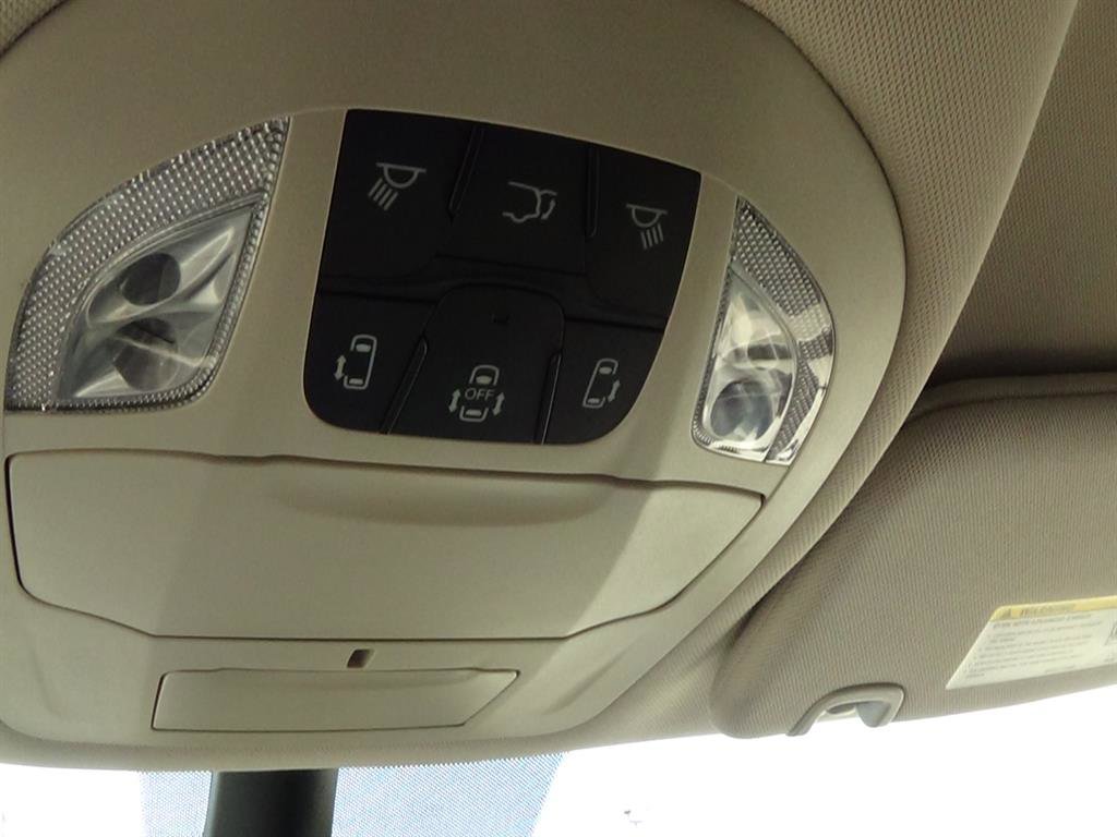 Used 2022 Chrysler Voyager LX image 29