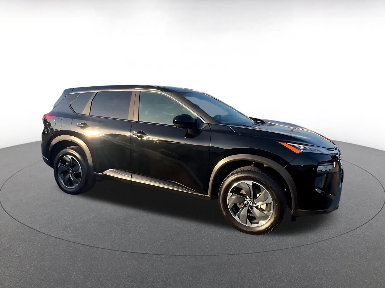 Used 2025 Nissan Rogue SV AWD/4WD image 2