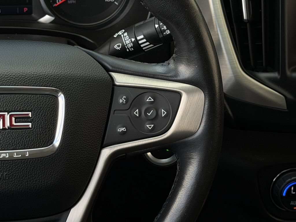 Used 2020 GMC Terrain Denali w/ Denali Premium Package FWD image 14