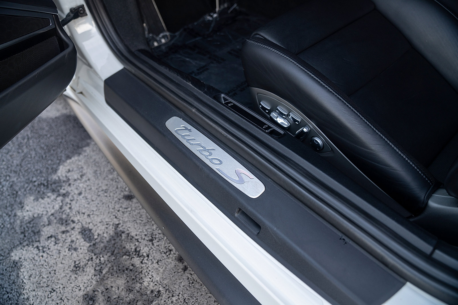 Certified 2015 Porsche 911 Turbo image 14