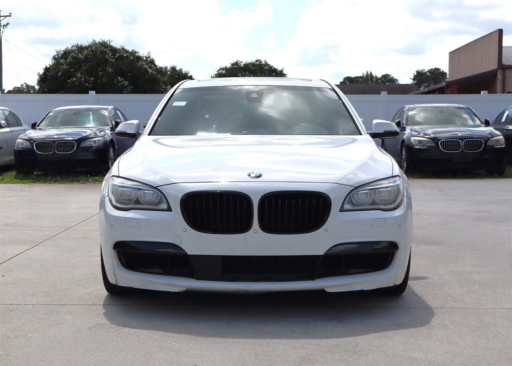 Used 2015 BMW 750i RWD image 2