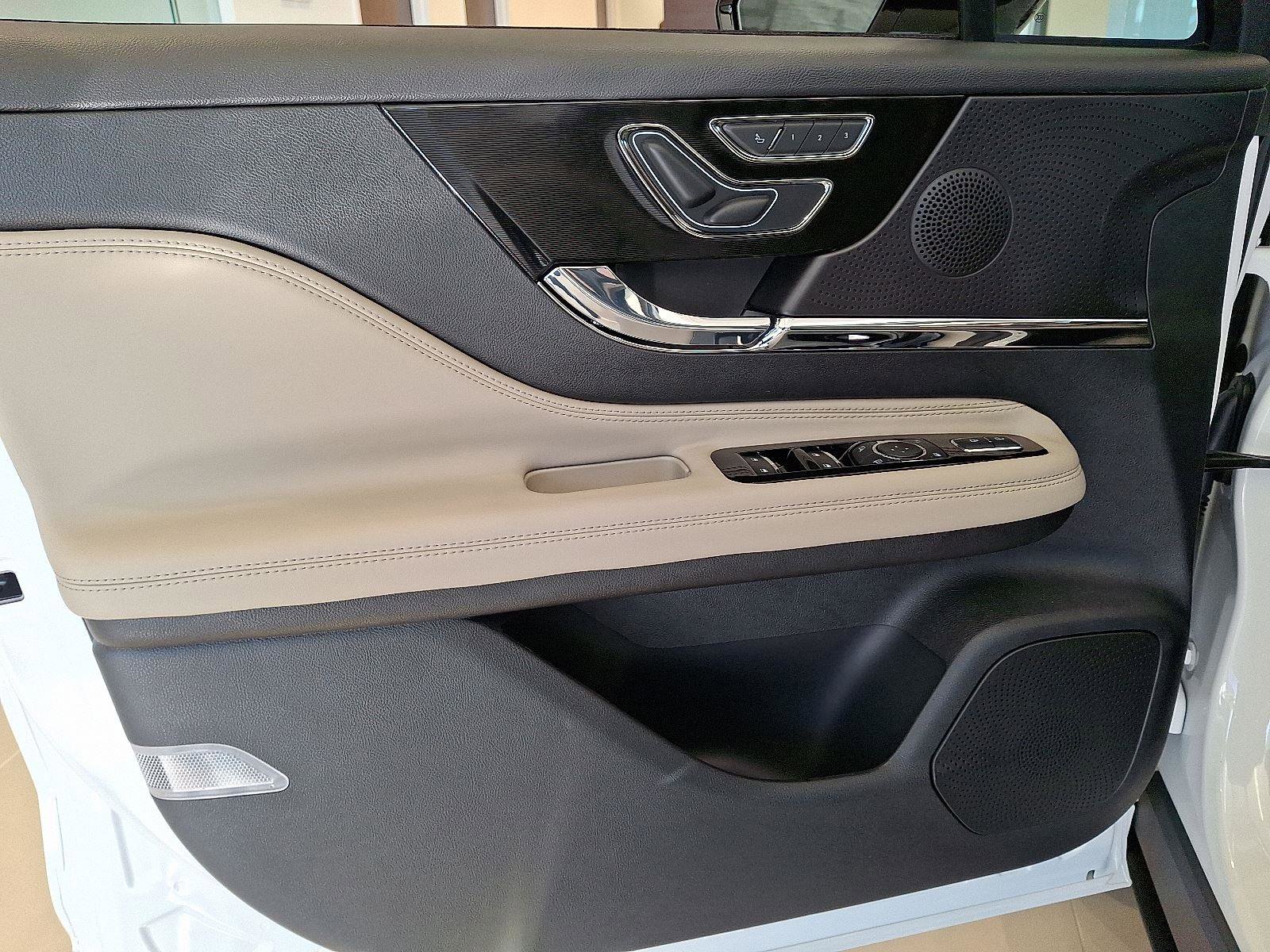 New 2026 Lincoln Corsair Reserve w/ Jet Appearance Package image 8