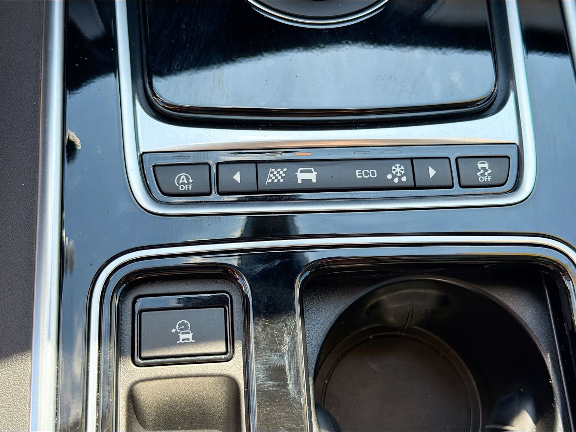 Used 2018 Jaguar XF Premium image 29