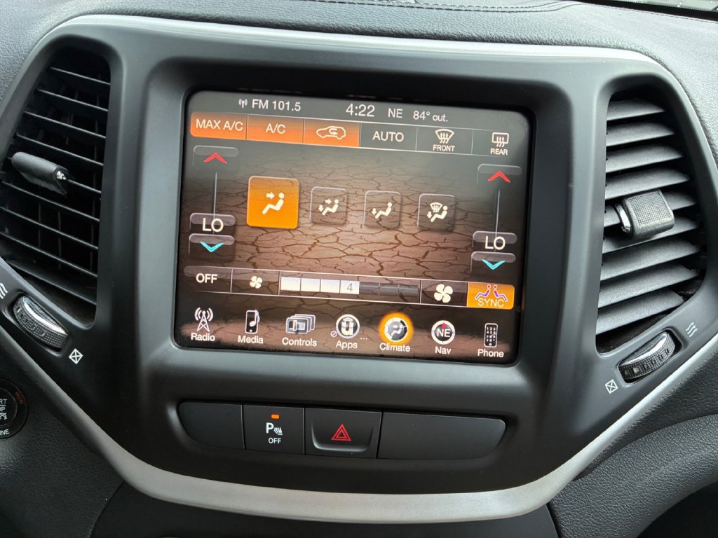 Used 2016 Jeep Cherokee Latitude w/ Comfort/Convenience Group FWD image 4