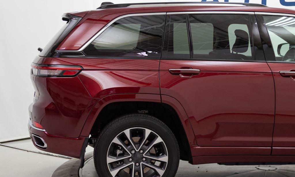 Used 2023 Jeep Grand Cherokee Overland w/ Advanced Protech Group III image 18