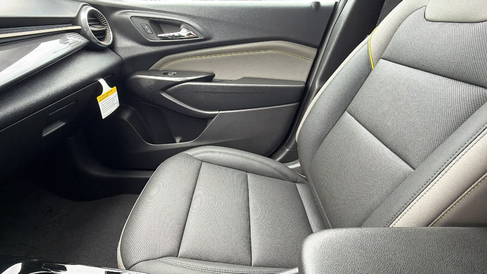 New 2026 Chevrolet Trax ACTIV w/ Sunroof Package FWD image 12