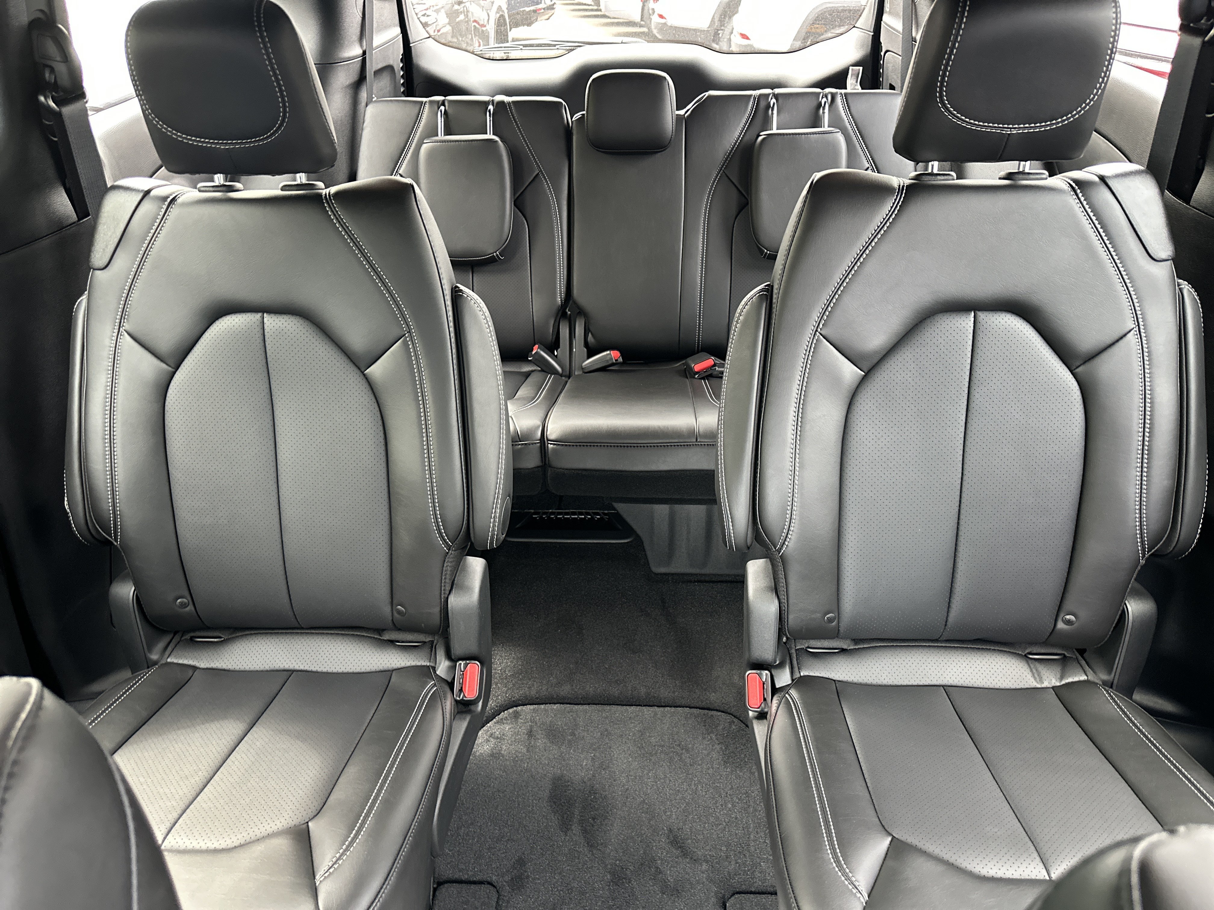 New 2027 Chrysler Pacifica Select AWD/4WD image 34