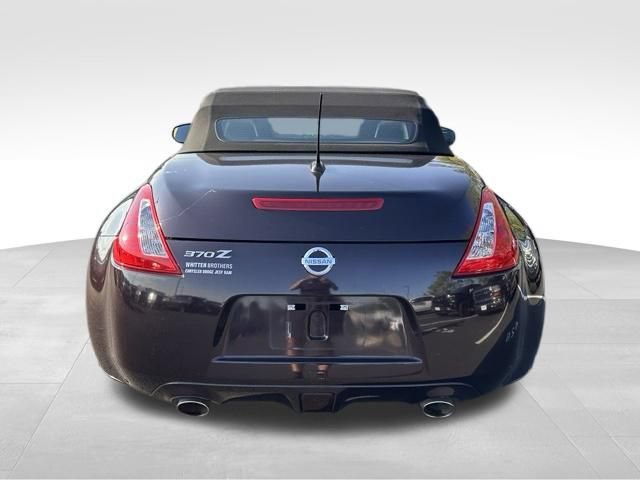 Used 2010 Nissan 370Z Touring RWD image 6