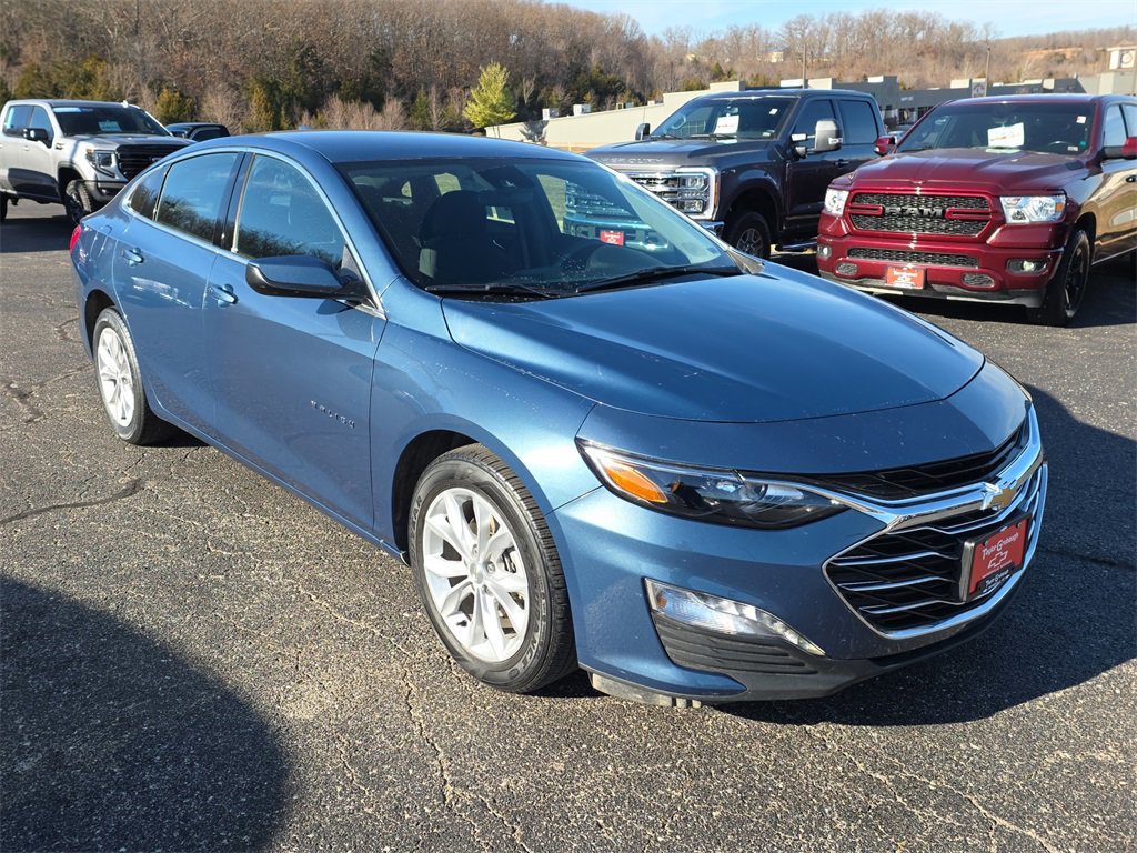 Used 2025 Chevrolet Malibu LT image 2