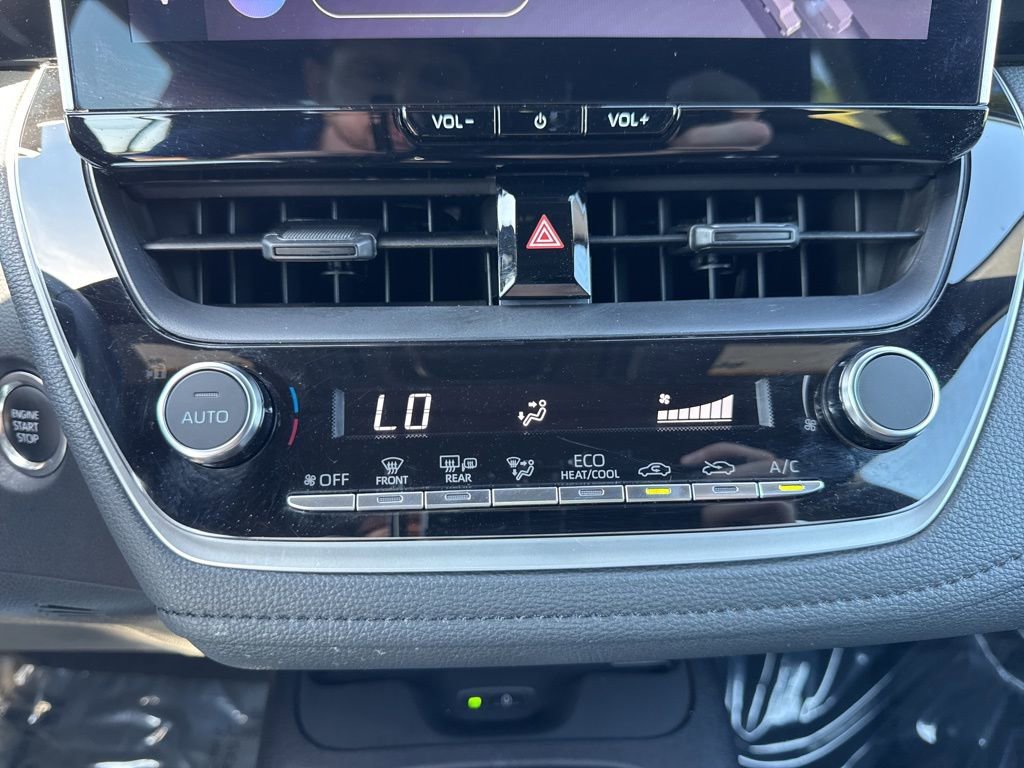 Used 2025 Toyota Corolla SE w/ SE Premium Package image 20