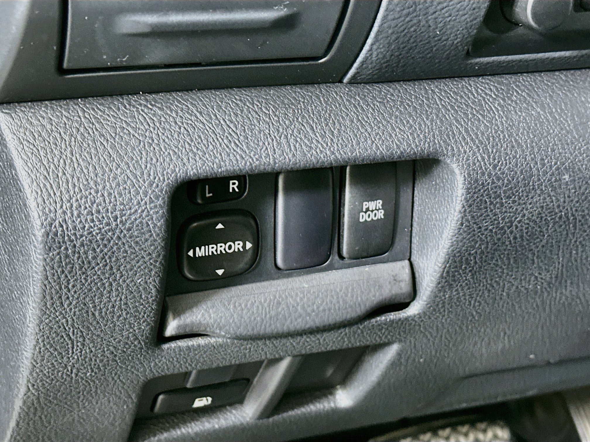 Used 2005 Lexus RX 330 FWD image 17