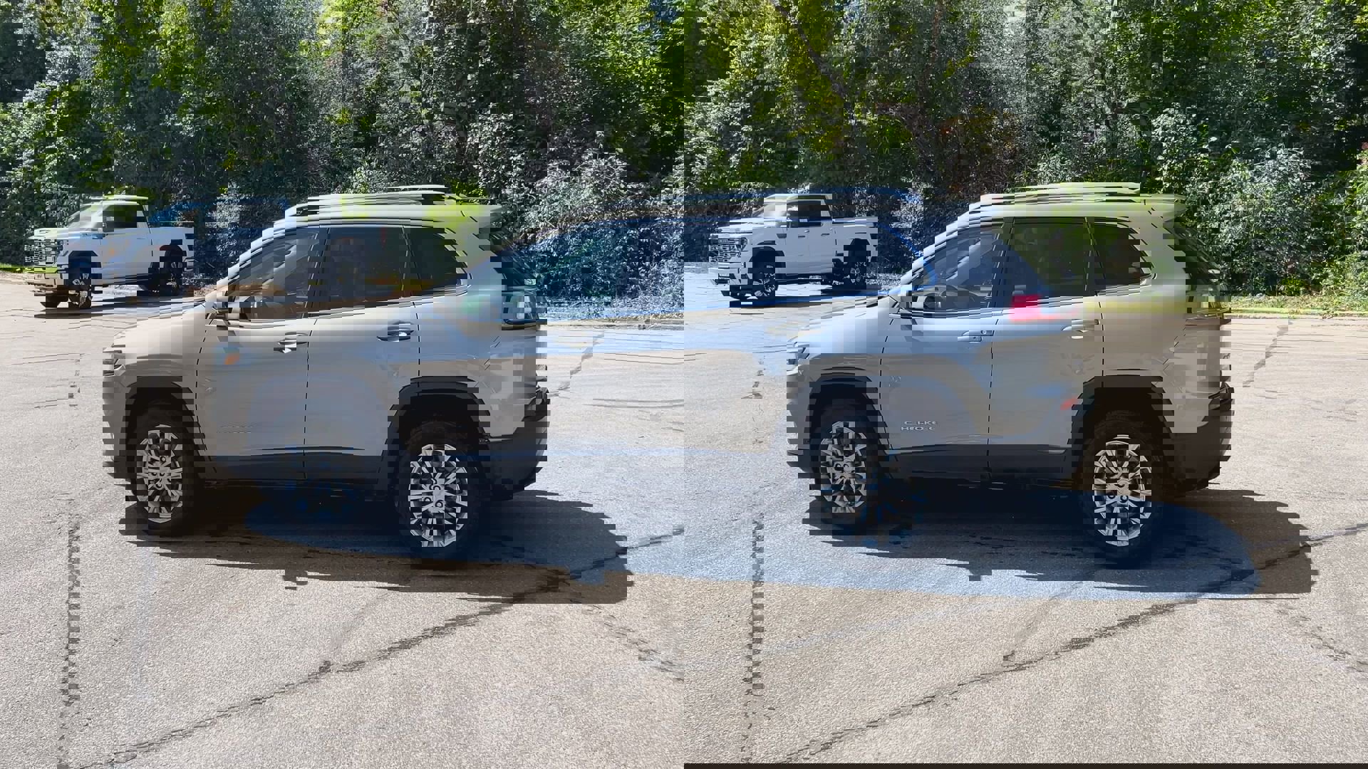 Used 2021 Jeep Cherokee Latitude Plus w/ Sun & Sound Group image 6