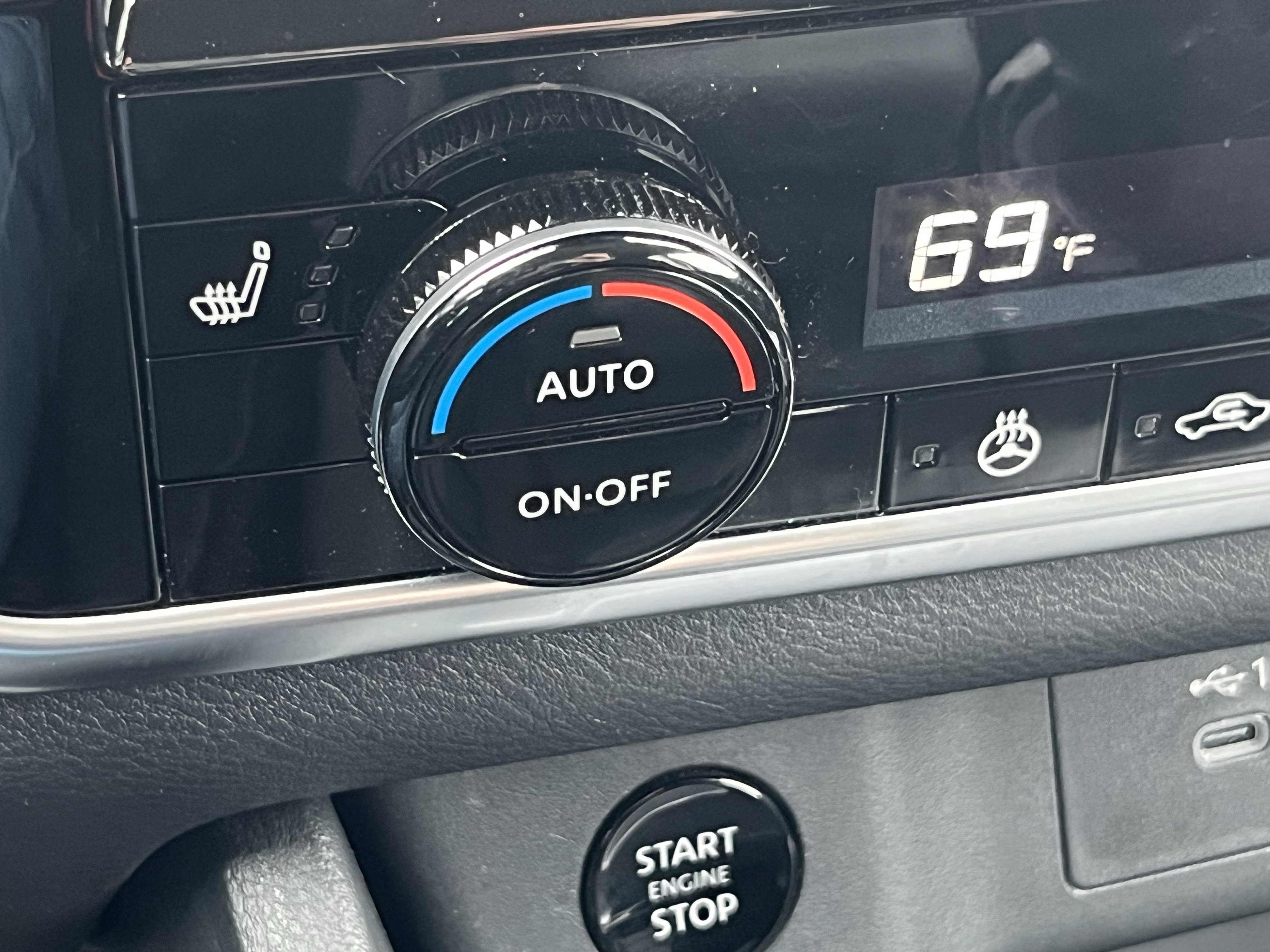 Used 2024 Nissan Rogue SL image 33