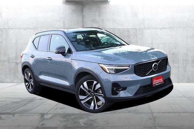 Used 2023 Volvo XC40 B5 Ultimate w/ Protection Package Premier AWD/4WD image 2