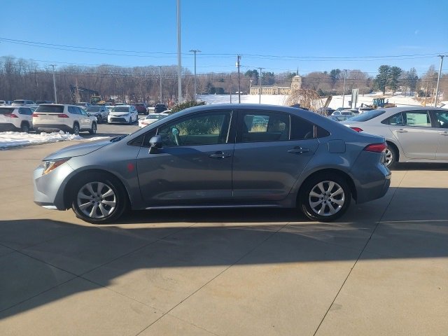Used 2021 Toyota Corolla LE image 4