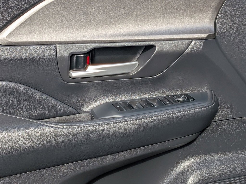 Used 2025 Toyota Grand Highlander AWD image 13