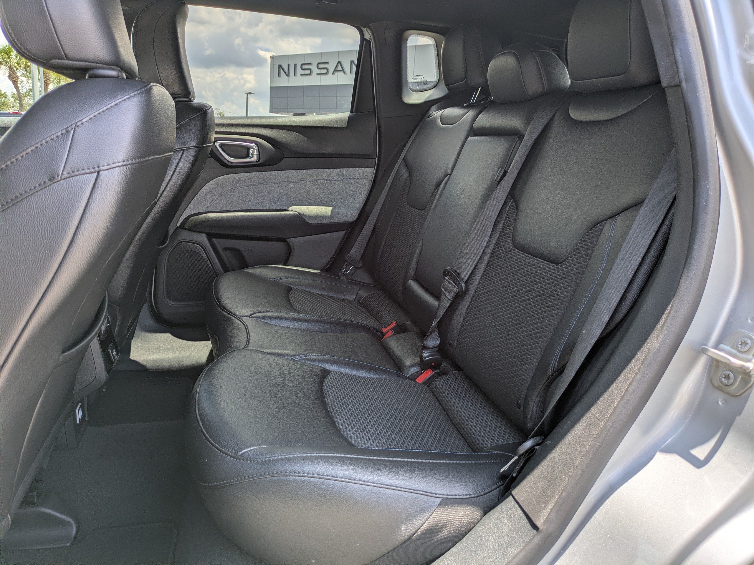 Used 2024 Jeep Compass Latitude AWD/4WD image 14