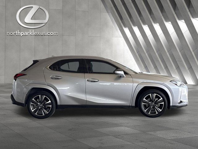 Certified 2025 Lexus UX 300h FWD w/ Accessory Package (Z1) image 4