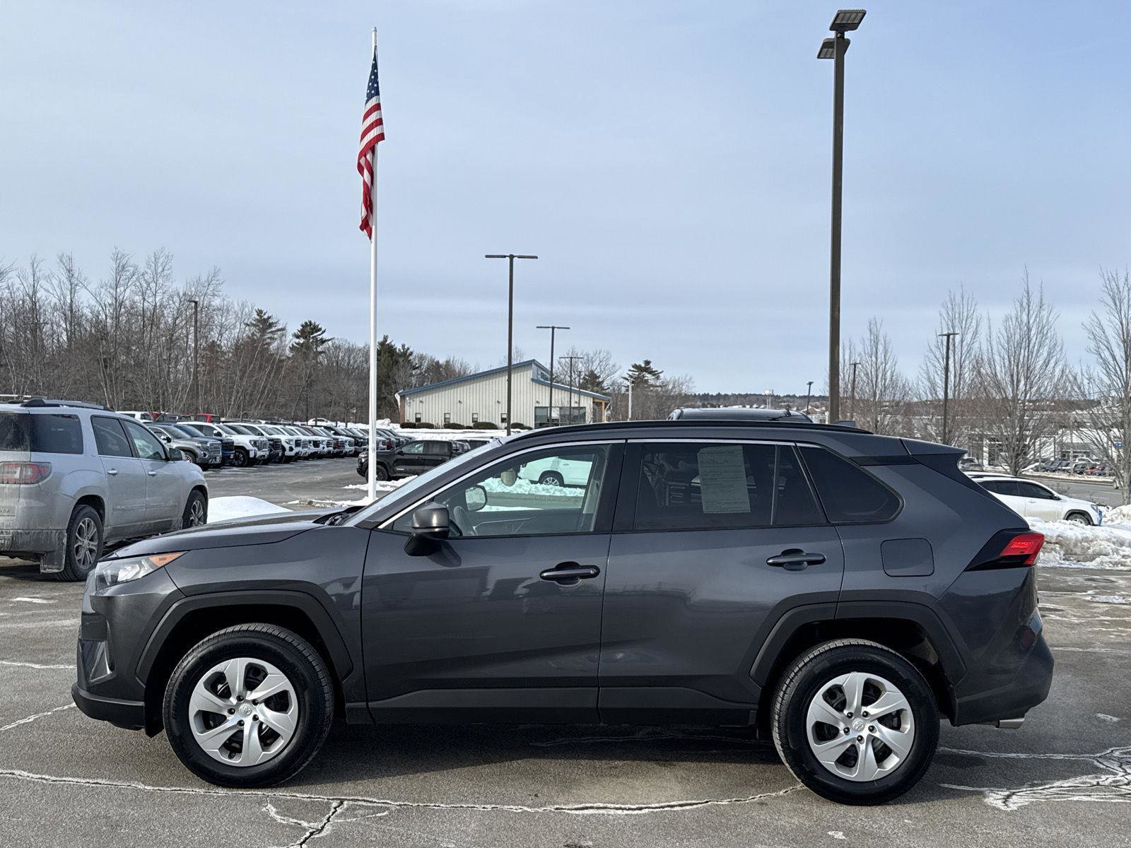 Used 2021 Toyota RAV4 LE image 3